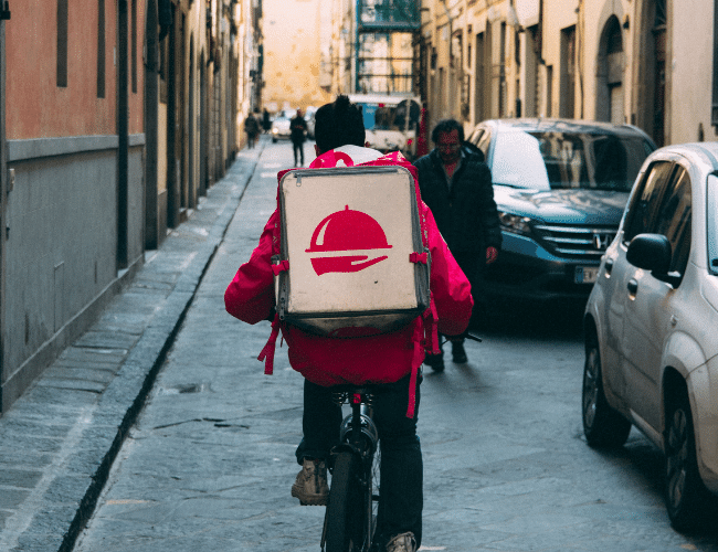 Why Restaurants Are Using Food Delivery Apps & Services & Why You Should Become a Delivery Driver